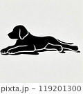 伏せをしているゴールデンレトリバーのシルエット 119201300