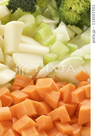 ニンジン、タマネギ、ジャガイモ、ブロッコリーのカット野菜 119201501
