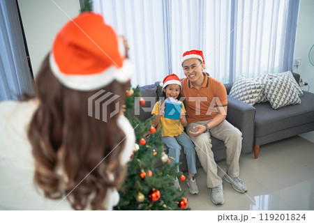 father and daughter surprise mother christmas present father and daughter surprise mother christmas present 119201824
