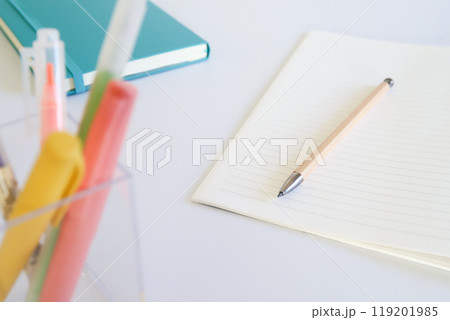 ペンとノート 文房具 ペンとノート 文房具 119201985