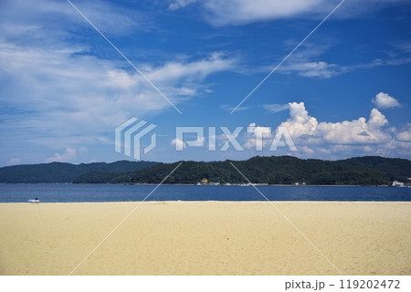 夏の天橋立　宮津湾の天橋立海水浴場 119202472