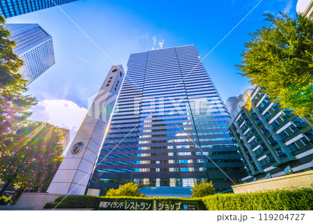 日本の東京都市景観　10月。新宿副都心・新宿アイランドタワーや窓ガラスに映るビル群などを望む＝7日 119204727