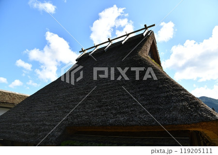 秋の京都美山　かやぶきの里 119205111