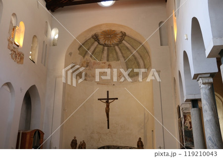 断崖絶壁が続く狭い土地に家並みが続く都市アマルフィ 断崖絶壁が続く狭い土地に家並みが続く都市アマルフィ 119210043