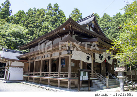 椿大神社 行満堂神霊殿 119212683