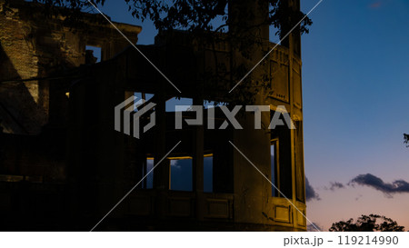 腐ちた建物と夕景 腐ちた建物と夕景 119214990