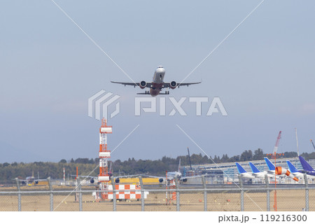 飛行機　離陸 119216300