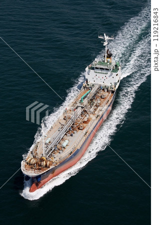 来島海峡大橋の上から見たケミカル船 119216843