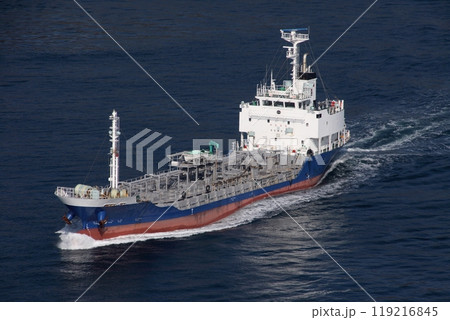来島海峡に向かってくるケミカル船 119216845