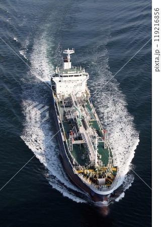 来島海峡に向かってくる小型ケミカルタンカー 119216856