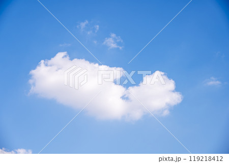 秋の空 青空 晴れ 10月 空イメージ 【東京都】 119218412