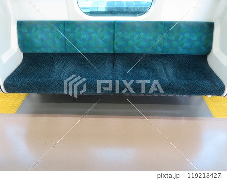 電車 椅子 緑色 119218427