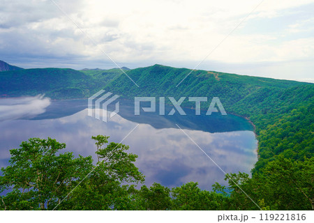 北海道　初夏の摩周湖 119221816