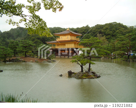 Rainy Kyoto Kinkakuji / 秋雨の中の回遊式和風庭園(京都・鹿苑寺・金閣寺) 119221882