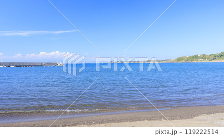 湘南三浦半島の神奈川県三浦市三戸浜の秋晴れ 119222514