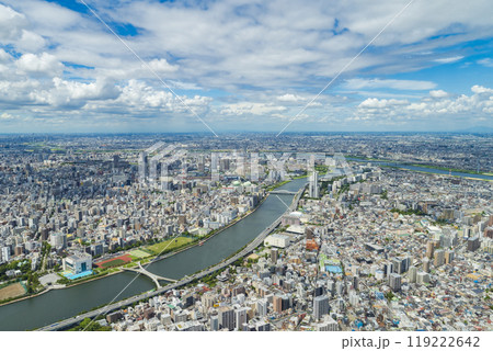 【都市景観】スカイツリーから見た隅田川と周辺地域 119222642