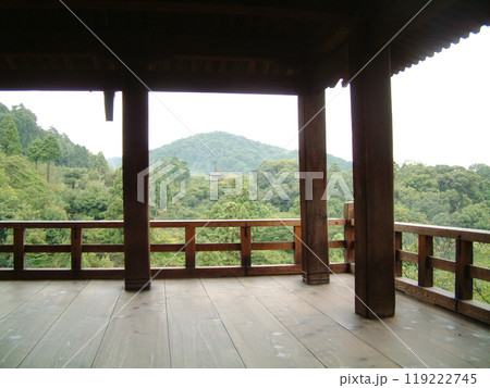 Kiyomizudera in autumn rain / 初秋，秋雨の中の清水寺・清水の舞台 119222745