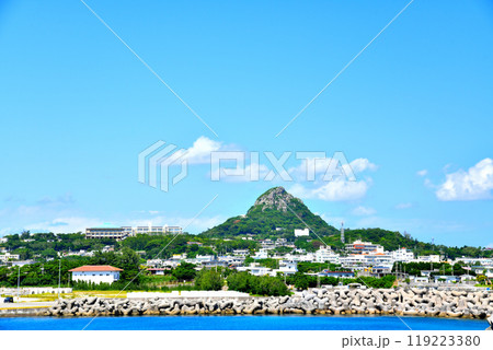 伊江島／城山(伊江島タッチュー)周辺を望む(沖縄県伊江村