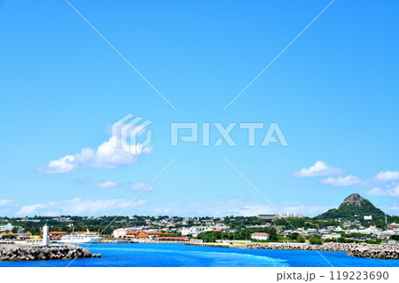 伊江島／城山(伊江島タッチュー)周辺を望む(沖縄県伊江村)【2024.10】 119223690