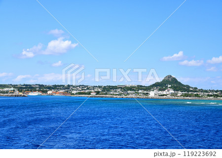 伊江島/城山(伊江島タッチュー)周辺を望む(沖縄県伊江村)【2024.10】 伊江島/城山(伊江島タッチュー)周辺を望む(沖縄県伊江村)【2024.10】 119223692