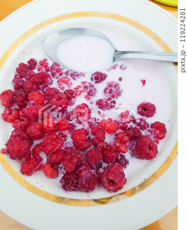 Antioxidant natural breakfast with raspberries and fresh milk Antioxidant natural breakfast with raspberries and fresh milk 119224281