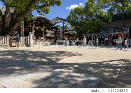 石切剣箭神社の本殿と御百度参り（2024年9月撮影） 119224880