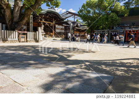 石切剣箭神社の本殿と御百度参り(2024年9月撮影) 石切剣箭神社の本殿と御百度参り(2024年9月撮影) 119224881