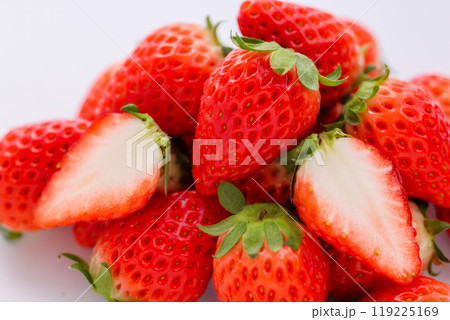 イチゴ　白バック 119225169
