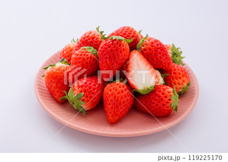 イチゴ　白バック 119225170