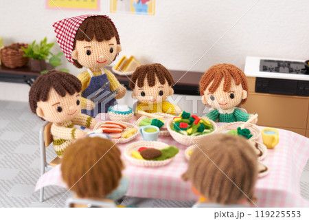 あみぐるみ人形 こども食堂イメージ あみぐるみ人形 こども食堂イメージ 119225553