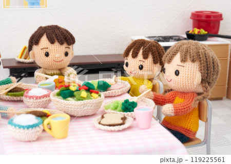 あみぐるみ人形　こども食堂イメージ 119225561
