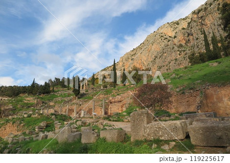 ギリシアの古代遺跡デルフィ遺跡(Delfi in Greece) 119225617