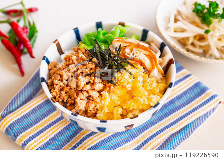 レンジで作るそぼろご飯 レンジで作るそぼろご飯 119226590