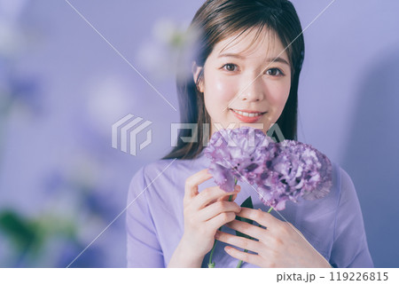 女性　紫　ビューティー 119226815
