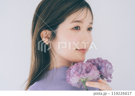 女性　紫　ビューティー 119226817