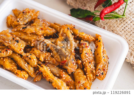 トレー入りごぼうの甘辛唐揚げ 119226891