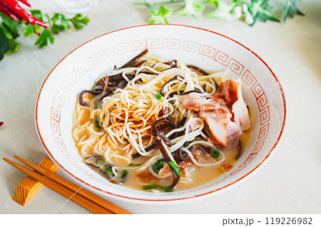 博多名物 豚骨ラーメン 博多名物 豚骨ラーメン 119226982