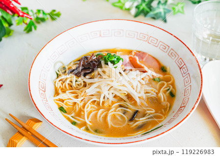 博多名物　豚骨ラーメン 119226983
