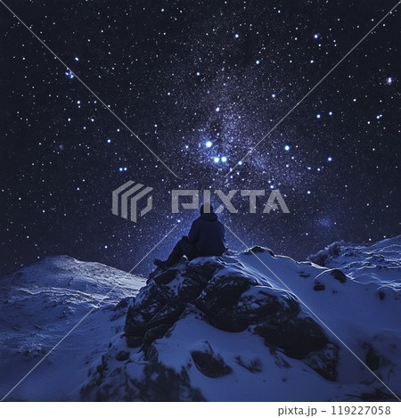 山頂より星明りに照らされ満天の星空を眺める 山頂より星明りに照らされ満天の星空を眺める 119227058