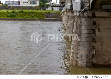 水位が上昇した川 119227562