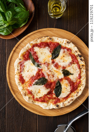 焼きたてのマルゲリータ 119229701