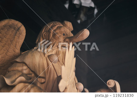 日本で信仰の対象となっている天狗の彫刻 119231830