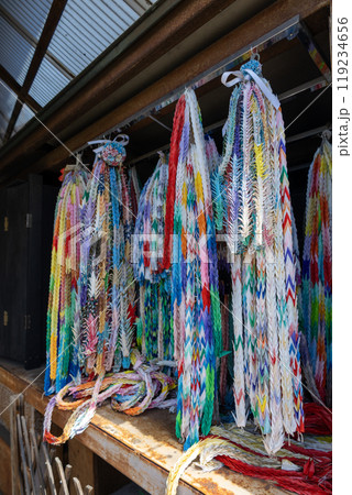 石切不動明王の千羽鶴（2024年9月撮影） 119234656