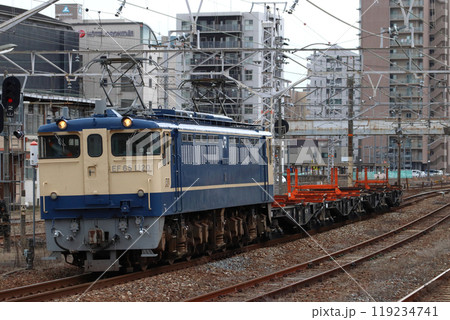 山陽本線岡山地区を行くレール輸送列車(EF65形電気機関車) 山陽本線岡山地区を行くレール輸送列車(EF65形電気機関車) 119234741