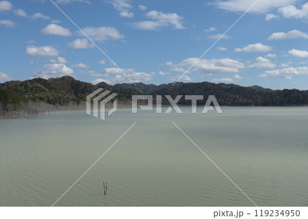 シューパロ湖(北海道)、湖底に沈んだ炭鉱街 シューパロ湖(北海道)、湖底に沈んだ炭鉱街 119234950