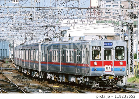 上野へ向けて京成本線をゆく京成電鉄3500形 119235652