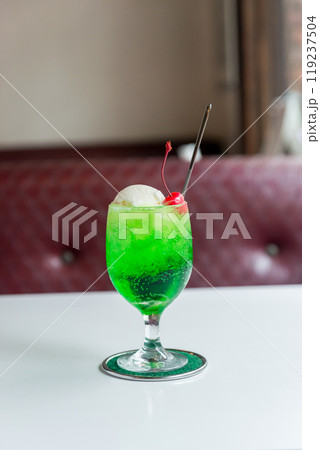 クリームソーダ、レトロな純喫茶 119237504