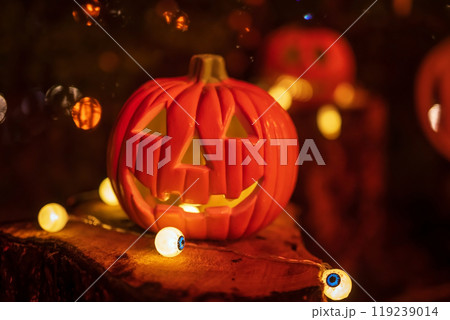 Halloween pumpkin lantern and eyes light with bokeh background 119239014