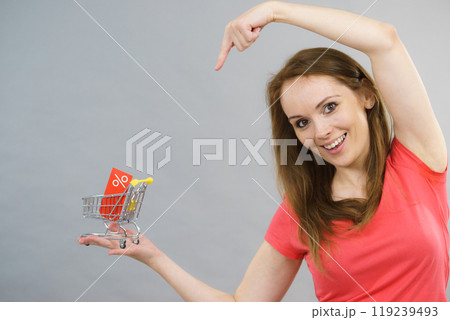 Girl with shopping cart and sale tag. 119239493