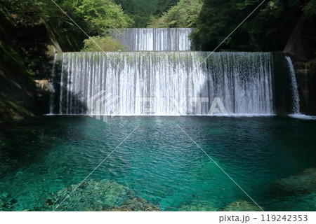 安居渓谷の砂防ダム 夏の終わり (高知県 仁淀川町) 安居渓谷の砂防ダム 夏の終わり (高知県 仁淀川町) 119242353